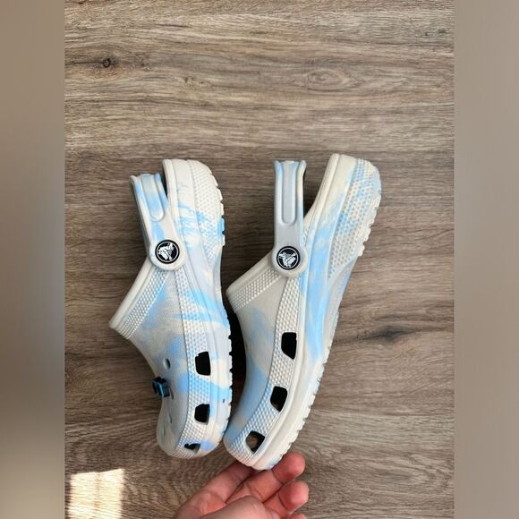 Crocs Unisex Classic Marbled Clog - Blue Calcite Size W-6 M-4 - Picture 5 of 10